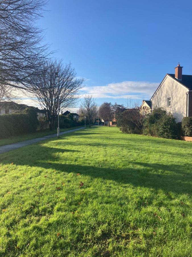 Entire Terraced Two Story Redbrick House With Parking In Secluded Cul De Sac Villa Dublin Exterior photo