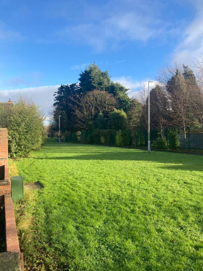 Entire Terraced Two Story Redbrick House With Parking In Secluded Cul De Sac Villa Dublin Exterior photo